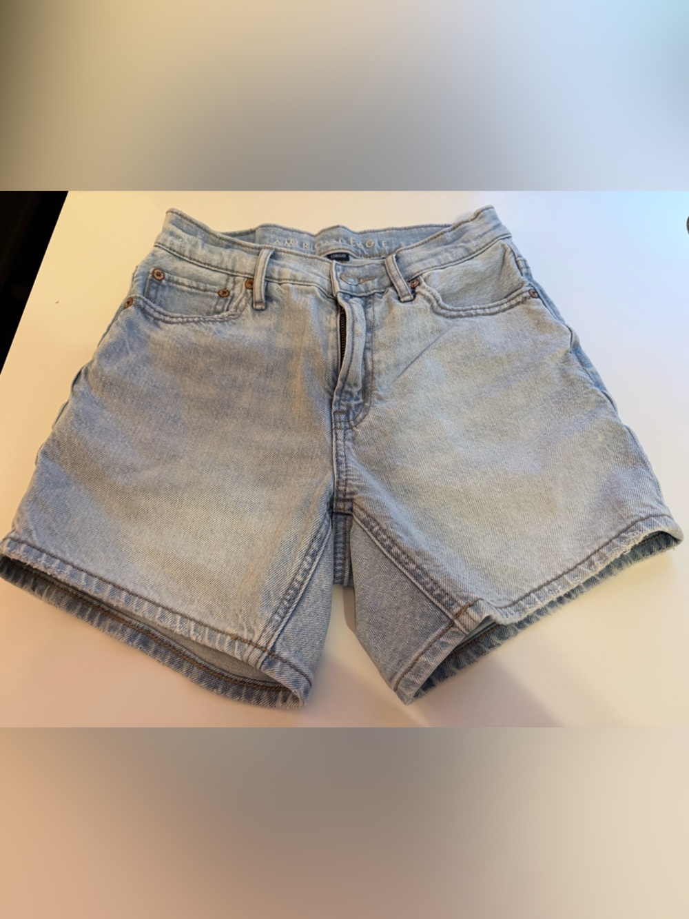 American Eagle Strigid Women’s Relaxed Denim Blue Shorts Sz 000 Light Wash